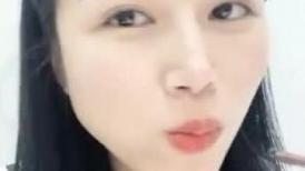 漂亮清纯美女约了个害羞老弟包间下馆子吃饭,躲桌底下偷偷咬,忍不了直接饭桌上啪啪 这太刺激了