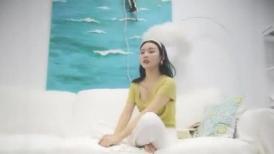 约了个白裤少妇，特写口交镜头前后入抽插猛操深喉插嘴