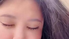 唇红齿白网红脸妹子，被无情后入狠狠一顿操 语无伦次的叫床声，无套打桩机