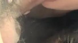 性感大奶妹子夜晚和炮友驾车户外车震，舔弄大屌上位骑坐前后蠕动，呻吟娇喘高潮射在肚子上