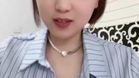新人下海甜美小姐姐！一对豪乳呼之欲出！撩下小背心柔软奶子