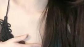 模特新人妹子，无美颜最真实的直播，全裸自慰掰穴特写绝对原生态，小蝴蝶白浆不少