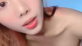 极品美腿性感尤物！床上发骚摆弄各种姿势！炮友加入骑脸深喉，主动骑乘位深插，美女好骚