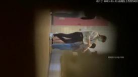 大学女厕偷拍牛仔裤黑衣学妹的肥美鲍鱼