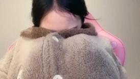 80多斤苗条妹妹！大屌炮友激情操逼！骑在身上骚逼磨屌，一下下深插到底，场面很精彩