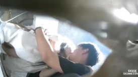 十一月新流出精品厕拍 夜总会女厕高清偷拍颜值美女嘘嘘猥琐男要和尿尿美女亲热KISS