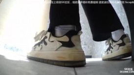 购物中心女厕陆续来5位小姐姐来尿尿 有刮毛人工白虎穴出没