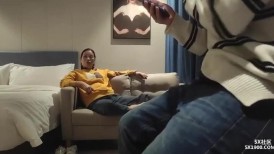 良家熟女 看你这么执着约了我几次 几年没有性生活了 哎呦宝贝舒服 哪里舒服 里面 还有点害羞捂着脸抠的淫水直流无套