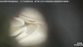 十二月新流出手持厕拍猫眼原创 偷拍几个美女尿尿骚逼蕾丝内内穿好还摸一下逼