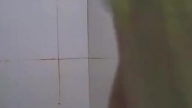 邪恶的房东浴室暗藏摄像头偷拍 三位身材不错的美女租客洗澡