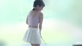天使9-020搭訕在高爾夫球場揮桿，晃動雪乳的美女姐姐