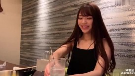FC2 4588305 *首次数量有限* [个人拍摄/中出] 激烈的鸡巴！ 21岁「坡型」女大学生，神风十足☆喷出的阴户感觉太好了，射出了很多浑浊的白色精液[是]