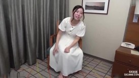 FC2 4352000 就读医学院的治愈系知性美女。事实证明，能以高偏差分数学习的优等生，更有可能拥有爆发性的性欲！中出和面部射精的双重射精给穿着白大褂的未来女医生。