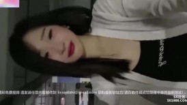 【快手泄密】刚新婚的小少妇跟单男偷情给老公戴绿帽，打着电话操逼，对白清晰刺激