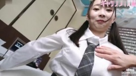FC2 4595326【淫荡婊子体型】身高150cm的认真天使降临！！成绩优异的勤奋女孩通过激烈的中出性爱寻求治疗！【她炫耀她尴尬的Ahegao脸】 [有]