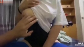 【高中巨乳学生妹校服门事件】身材爆炸反差女学生被金主包养调教沦为富人母狗