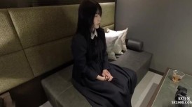 FC2 4596800 [素人初拍] 玲奈（18岁）优雅可爱。拍摄了她第一次〇〇的整个故事。她的表情僵住了，但我们亲吻了她，给她中出，甚至还做了深喉。