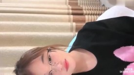 杭州传媒大学学妹BBW美女张雪黄播自慰，肉感眼镜反差婊，胸型是真好看