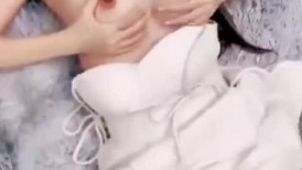 黑丝大奶小少妇 轻点轻点不要用大力 身材苗条被几个哥们排着队轮流输出 操的骚穴淫水狂喷 最后爆菊花 骚叫不停