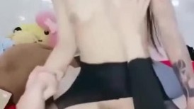 黑丝大奶美眉 啊爽好深塞满了 快点哥哥 身材苗条鲍鱼粉嫩 吃鸡足交在家被大鸡吧小哥多姿势无套输出 爽叫不停 内射