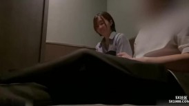 FC2 4597518 [Hyaaah！] 我向一个 18 岁的排球女孩展示了我第一根完全勃起的鸡巴，她给我打飞机和口交哈哈 [有]-1