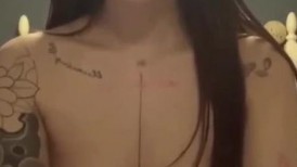 裸贷无力偿还，3W稳赚不赔，00后纹身精神小妹「陈欣莲」自慰视频流出，淫水都控制不住喷了出来