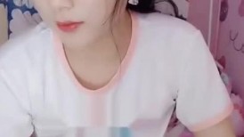 处女学生妹下海【白蔚】第二弹，初恋的感觉，完全放不开，榜一大哥在线调教 (2)