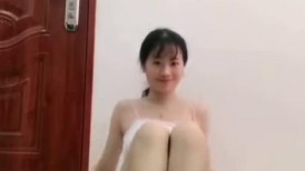 真实露脸大学生！土豪重金定制，艺校极度反差学生妹，接任务赚外快，裸身舞蹈难度瑜伽展示 (1)