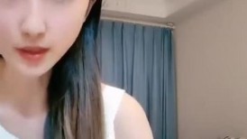 重磅，火爆小尤物，【纯情小猫咪】，颜值身材秒杀一线明星网红，无套内射啪啪，这小蛮腰扭得大哥们心都乱了