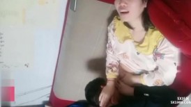 熟女妈妈来大姨妈被索要做爱，为了满足儿子兽欲穿着睡衣就献上了菊花