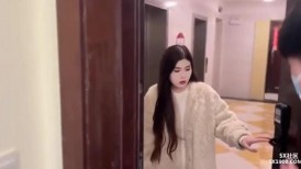 小哥冒充富二代诱奸美女家教 唇枪舌战只为了金钱甘愿沦为金主爸爸的肉便器