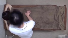 FC2 4604602 *半价到1/24【无/正篇】黑发清纯小胸少妇（苗条美女）用色情按摩唤醒情欲！敏感的乳头和小穴受到刺激无法忍受，将屌含在嘴里进行特别按摩！！