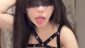【1月新流】，土豪高价定制，5XSQ巨乳反差学妹【5XSQ】脸穴同框，舍友在聊天，也要抖奶自慰_ (6)
