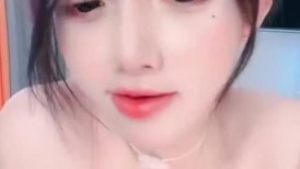 极品尤物网红女神！爆乳美腿好身材！翘起美臀展示，换装诱惑黑色网袜，手指扣弄低低娇喘