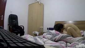 城中村房东出租屋偷装摄像头监控偷拍 卖淫女租客和各种嫖客的性交易各种动作片不输AV (1)