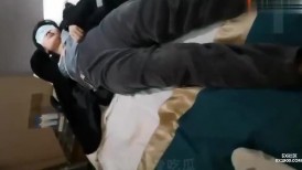 【真实迷奸】猥琐男竟下药迷晕还在放寒假的00后表妹，甚至全程不戴套插入，几次险些操醒！附聊天记录