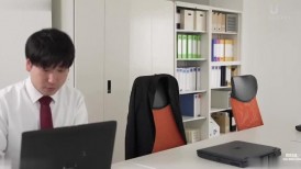 [无码破解]JUR-173 “你看到了我的手机，对吧？” 我沉迷于我的虐待狂女老板的秘密诱惑，爱上了肉振动器津野美穗。