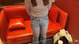 FC2 4616235 20岁的、经验较少的大专生。当他把自己的鸡巴插入一个之前从未被插入过的阴道时，她的脸因痛苦而扭曲，但他不管不顾地继续插入她，把她当作性玩具。 [有]