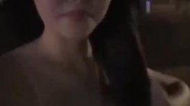 00后的快乐夜生活，奔驰男来买单，【03年安琪拉表妹】带上闺蜜一起酒吧热舞，厕所自慰，青春就要肆意佳作-03年安琪拉表妹_20230912-030847-594