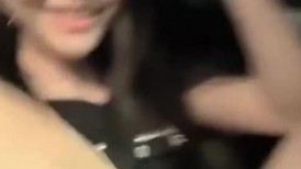 00后的快乐夜生活，奔驰男来买单，【03年安琪拉表妹】带上闺蜜一起酒吧热舞，厕所自慰，青春就要肆意佳作-03年安琪拉表妹_20230822-232717-015