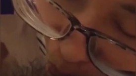 【风骚淫妻】勾搭上海语文老师开房，做爱做了一半跟学生家长打电话，说话声娇喘不断