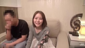 FC2 4616064 [今日限定价格7980pt → 1980pt] 老公的献礼！娇小又娃娃脸♡性剥削一个穿着运动胸罩看起来很棒的厚脸皮小胸妻子！中出训练直到紧实的小穴张开不下去，阴道塌陷！ ！ [没有任何]