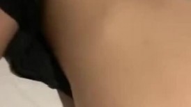 小伙下药迷翻美女同事带回酒店换上各种情趣黑丝 各种姿势爆操她的大肥鲍鱼-V (1)