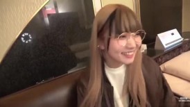 FC2 4615888 【全脸露出】与必定会成为明星的眼镜真人偶像的热情个人拍摄。超可爱纯白修长身材浓厚中出，珍藏视频，再也看不到了。 [有]