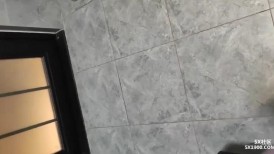 良家轻熟女 有老公就不能爱你 不行你起来了 身材丰腴先聊聊天被强行脱衣骚穴还挺粉被猛舔猛抠各种输出无套内射