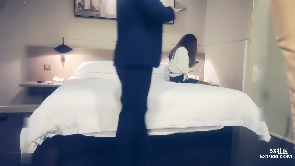 寻花 这黑丝包臀倒立口交，狂撕丝袜口爆收尾！--4K字幕版