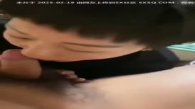熟女大姐 不要拍了你好烦不可以 我想你的时候可以看 阿姨在家偷情跪地深喉吃鸡舔菊花