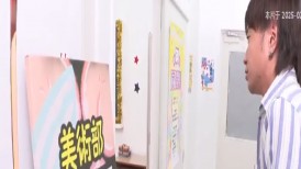 [无码破解]HUNTC-321「墙屁股展」艺术俱乐部文化节的一个特别角落，女成员们在这里展示自己的裸屁股！您可以观看、触摸并插入的淫秽艺术作品展！