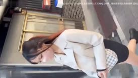 FC2 4632324 “不...不！”18岁的乐队女孩用清晰的声音潮吹。他在第一次P活动时被骗拍摄了性爱视频。我用子宫腹部冲击法给她注入了内射。 。
