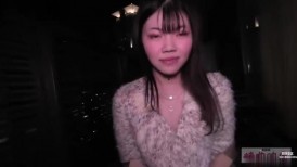 FC2 4636742 【立刻被干的素人妻】无码<<整洁人妻➡在阳台上露出！破洞牛仔裤×浓浓精液和中出≫从牛仔裤破洞中露出的漂亮阴户被猛烈冲击！在未使用的紧致小穴中连续内射！忘记你的日常生活和你的丈夫，尽情射精